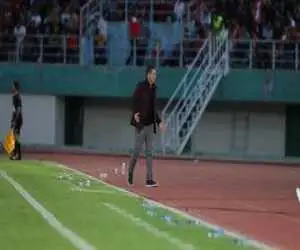 گربه سیاه چشم در چشم اوسمار!