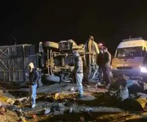 اسامی مصدومان حادثه واژگونی اتوبوس اصفهان - مشهد اعلام شد
