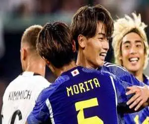 گرم کردن جالب هافبک ژاپنی سلتیک با نگاه های جالب به افق+ ویدئو