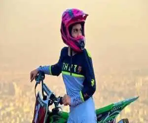 ویدیو  -  مسابقه جالب موتورسواری بانوان در کرمانشاه با تعداد زیادی مصدوم!