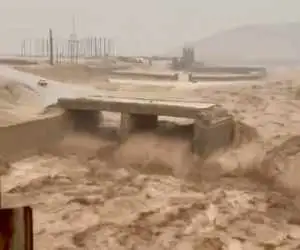 این پل مهم بر اثر سیلاب ویران شد؛ مردم از مسیرهای جایگزین تردد کنند