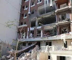 ویدیو  -  نجات کودک گرفتار در زیر آوار در حادثه انفجار گاز در اهواز