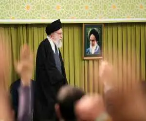 ویدیو  -  شگفتی تحلیلگر فرانسوی از صلابت و قدرت رهبر ایران