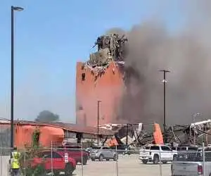 ویدیو  -  کنده شدن سقف ساختمان در پی انفجار در اورگان آمریکا!