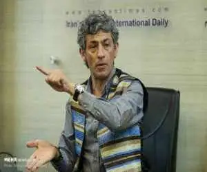 (وی لا) و نگاهی انتقادی با زبان طنز؛ بحث سکه و دلار به تئاتر کشیده شد