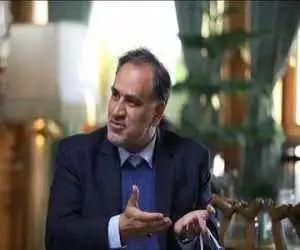 تصویر  -  مدیرعامل سابق استقلال تیم گرفت