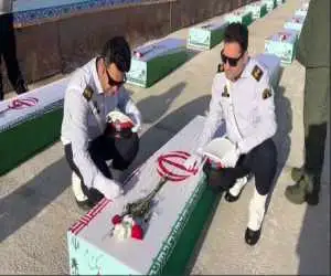 لحظه ورود پیکرهای مطهر با کشتی به کشور  -  ویدئو