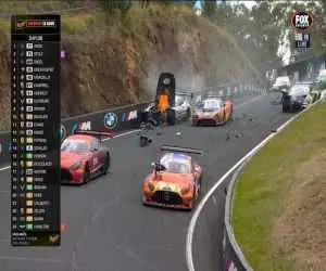 ویدیو  -  تصادف شدید باعث توقف مسابقه "باثورست" خودروها در استرالیا شد