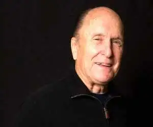 ویدیو  -  رابرت دووال  درگذشت؛ سکانسی از نقش آفرینی ستاره بزرگ در فیلم قاضی