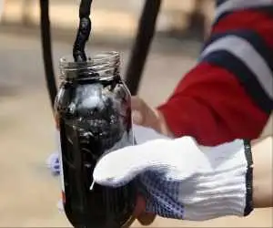 ویدیو  -  بوسه وزیر انرژی آمریکا بر نفت ونزوئلا