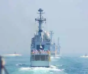 ویدیو  -  حضور ناوشکن دنا از ایران در رژه رزمایش دریایی میلان در هند