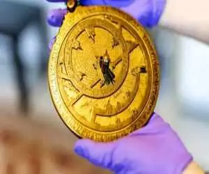 اسطرلاب هزار ساله در مغازۀ دست دوم فروشی!  -  عکس