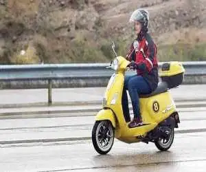 گواهینامه موتورسیکلت بانوان به کجا رسید؟  -  ویدئو