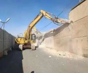 تخریب دیوار زندان رجایی شهر -  عکس