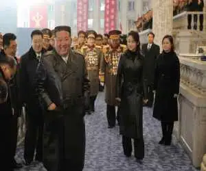 پیام مخفی یک کت چرمی + تصویر  -   علائم جانشینی و عکسهایی که تصادفی نیستند