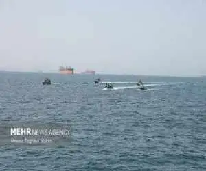 تانکر ترکرز: قایق های تندرو ایران مانع بازگشایی تنگه هرمز هستند