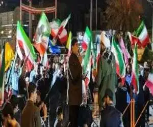 عکس - دست نوشته بامزه و طعنه آمیز زن جوان در تجمعات شبانه: اگر شتر...