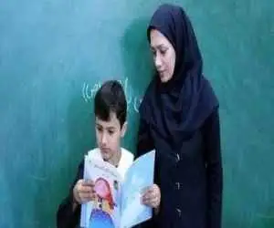 رفتار ارباب رعیتی با معلمان مدارس خصوصی -  به امید قبولی در گزینش، تن به استثمار می دهیم -   منطقِ حاکم در این مدارس جذب مشتری است