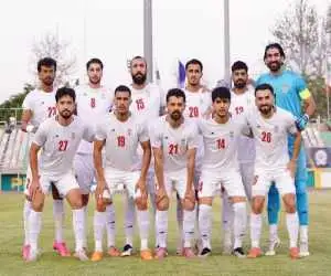 ویدیو  -  دیوارنگاره میدان انقلاب با تصویری از ملی پوشان فوتبال