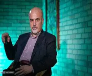 عکس - روایت حمیدرضا جلایی پور از میزان مشارکت تظاهراتی در انقلاب اسلامی  -  سوالی در بین تجمعات شبانه مردم