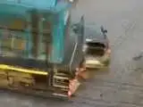 ویدیو  -  بهای توجه نداشتن به قانون؛ لحظه برخورد شدید قطار با یک خودرو