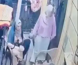 ویدیو  -  نجات معجزه آسای زن جوان از مرگ!