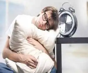 چرا همیشه خسته ایم حتی وقتی خوب می خوابیم؟ -  5 علت ساده، اما مؤثر