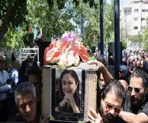 ویدیو  -  وداع با پیکر بهناز نازی با نوای سنج و دمام