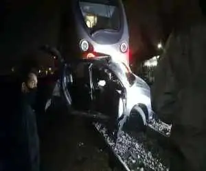 ویدیو  -  جزئیات حادثه مرگبار برخورد خودرو با قطار در جاده لاکان