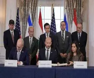 توافق مستقیم لبنان و اسرائیل پس از تحمیل آتش بس توسط ایران  -  حزب الله: امتیازهای مفت و مجانی  -  عون: گام اول بازگشت حاکمیت  -  نتانیاهو: شکست ایران