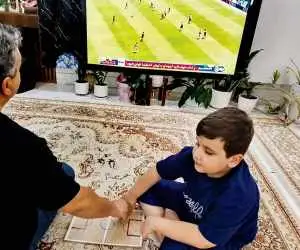 تصویرسازی گل ایران به مصر توسط پدر برای پسر روشندلش