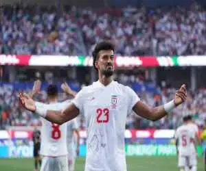 تصویر  -  رامین رضاییان در آغوش محمد صلاح؛ ستاره مصری در کنار رونالدو و راموس!