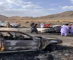 مرگ کودک و پدر و مادرش در تصادف شاخ به شاخ -  صحنه دردناک در جاده خاش -  هشدار عکس دلخراش