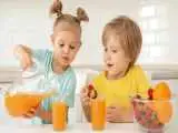 آیا می دانید آبمیوه ها چه خطری برای کودکانتان دارد؟
