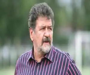 آقای طارمی موقع پنالتی زدن چرا دست به ابرویت زدی؟  -  به خدا چه داده ای که از او چیزی می خواهی؟