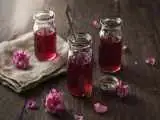 فوت و فن تهیه شربت گل محمدی خانگی  -  چه کار کنیم رنگ شربت تیره نشود؟