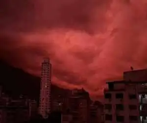 ویدیو  -  غروب آخرالزمانی ونزوئلا؛ آسمان کاراکاس سرخ شد
