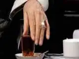 از استکان چای تا بغض تهران -  قاب عکس پرخاطره رهبر شهید برای مر