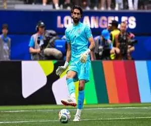 ویدیو  -  درخواست هواداران پرسپولیس از علیرضا بیرانوند: برگرد پرسپولیس