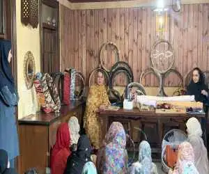 هنرنمایی زنان قشم در بزرگ  ترین گلابتون دوزی ایران  -  روایت دوخت نقشه قشم با یک هنر بومی