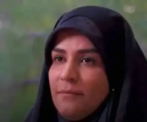 ویدیو  -  گریه سحر امامی روی آنتن زنده تلویزیون حین دکلمه خوانی برای رهبر شهید انقلاب