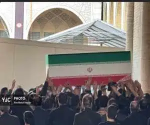 ویدیو  -  لحظه ورود پیکر رهبر شهید انقلاب به مصلی امام خمینی (ره)
