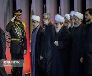 ویدیو  -  ادای احترام هیاتی از بیت معظم رهبر شهید انقلاب به پیکر مطهر امام شهید