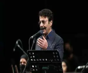 ویدیو  -  علیرضا افتخاری برای رهبر شهید خواند