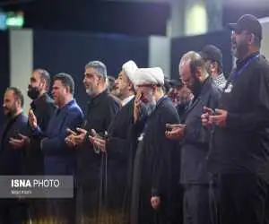ویدیو  -  ادای احترام حدادعادل و جمعی از مقامات کشوری بر پیکر امام شهید