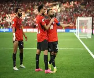 صلاح: حسام حسن بین دو نیمه بازیکنان را کتک می زند!