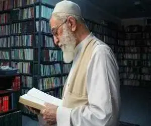 روایت یک عمر انس با کتاب -  از (بینوایان) تا (کلیدر)؛ مروری بر علایق ادبی آیت الله خامنه ای -  آخرین کتابی که رهبر شهید، در نمایشگاه کتاب مطالعه کرد