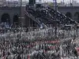 خطر گرمازدگی در این شهرهای مراسم تشییع بیشتر است  -  آب را چطور بخوریم که گرمازده نشویم؟  -  زائران با خودشان میوه بیاورند