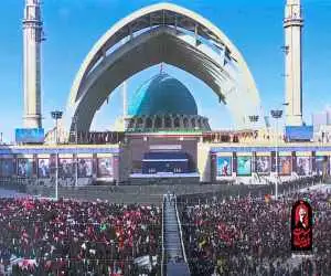 ببینید؛ لحظه پخش صدای رهبر شهید در مصلی و واکنش مردم