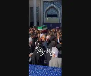 لحظات انتقال پیکر مطهر رهبر شهید پس از اقامه نماز امروز  -  ویدئو